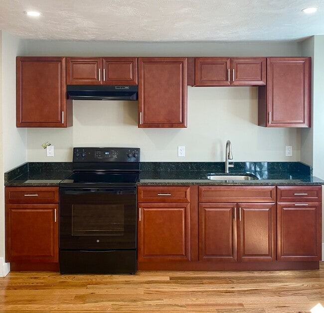 39 Salem St Unit 2