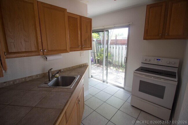 Photo - 909 NE 12th Ave