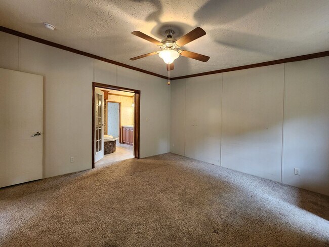 Photo - 118 April Ln