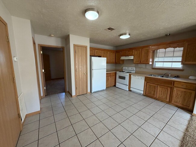 Photo - Spacious 3 Bedroom 2 Bath Townhome
