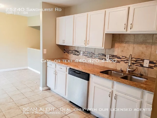 Photo - 25240 Sandhurst Rd