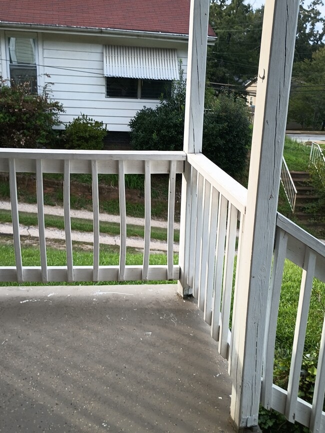 Building Photo - 327 Caulder Ave Rental