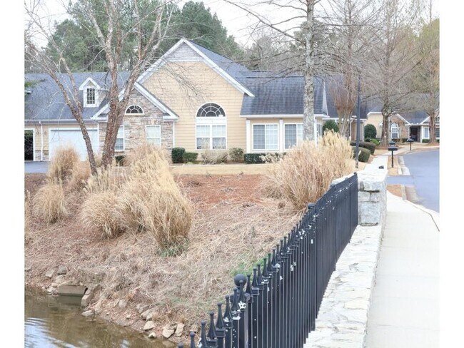 Photo - 3204 Village Ln