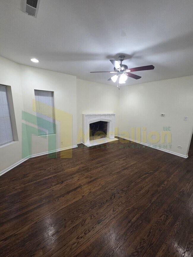 Photo - 9318 S Loomis St Unidad 1st FLR