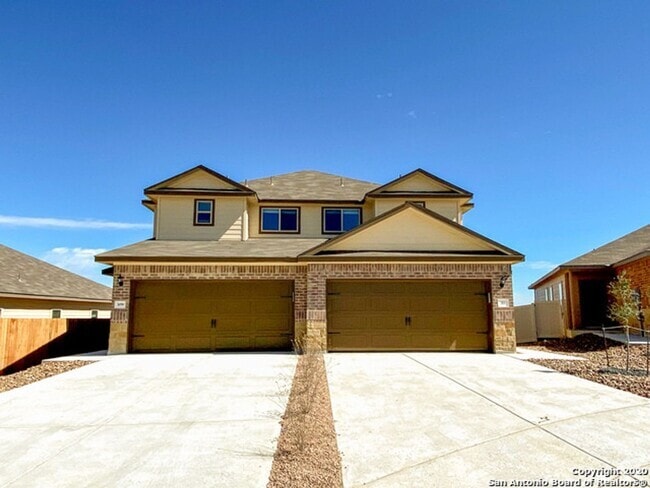Building Photo - Luxury Two Story  3/2.5 Duplex in Seguin, ... Rental