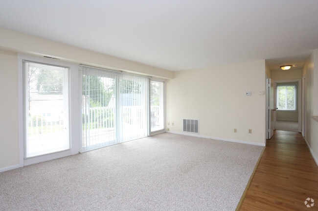 2 Bed Living