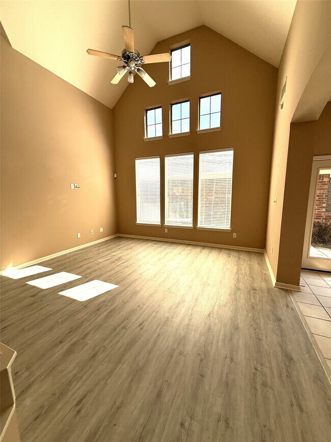 Photo - 3305 Knollcrest Ln