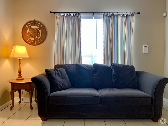 Building Photo - 423 N Donahue Dr Unit # 2 Rental