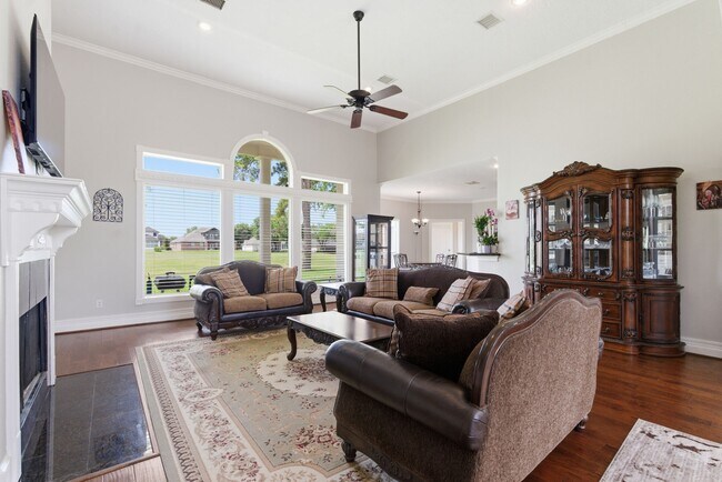 Photo - 108 Somerton Dr
