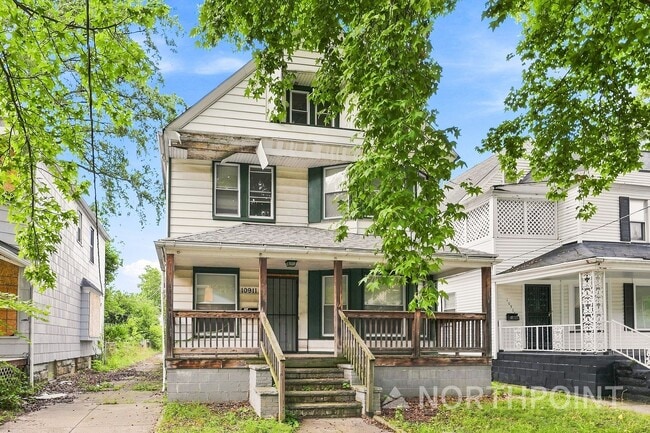 Building Photo - 10911 Hathaway Ave