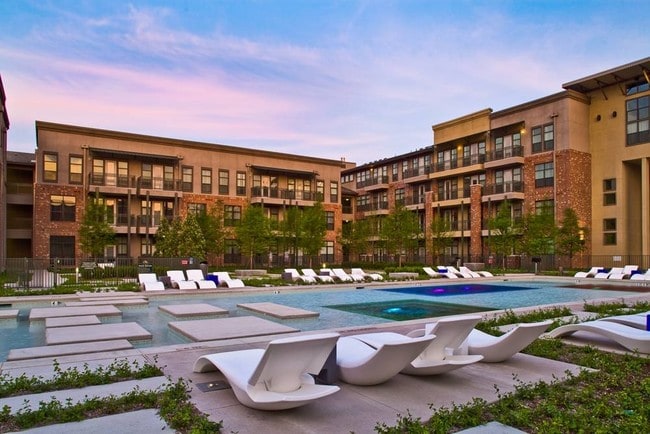 Building Photo - Thousand Oaks Rental