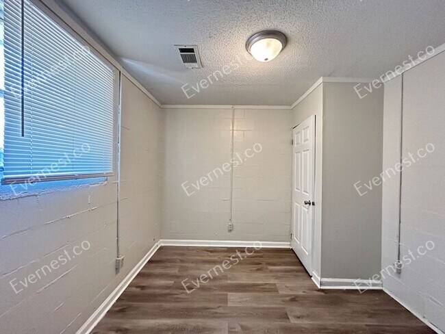 Photo - 1077 Jessamine Dr Unit B