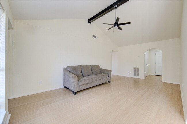 Photo - 7838 Royalwood Dr