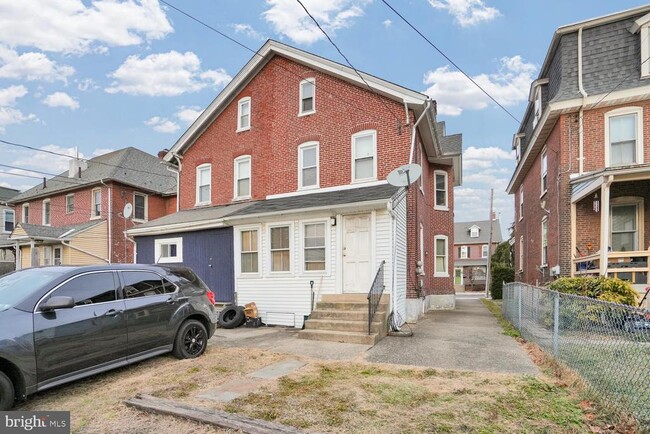 Photo - 174 E Main St