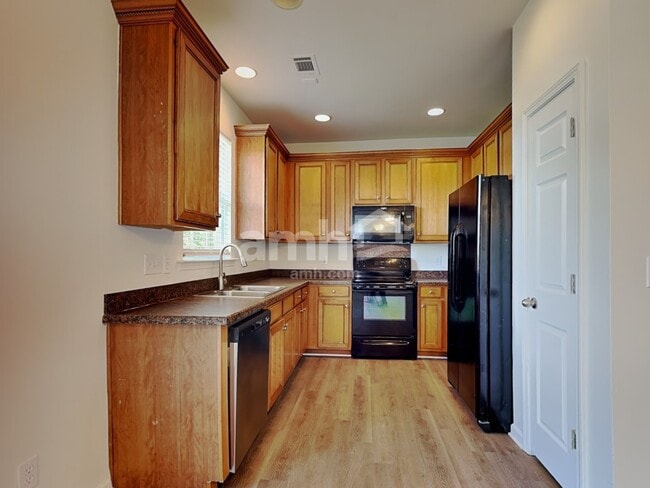 Photo - 10810 Traders Ct