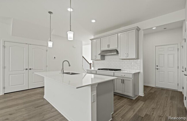 5570 E Spaniel Dr