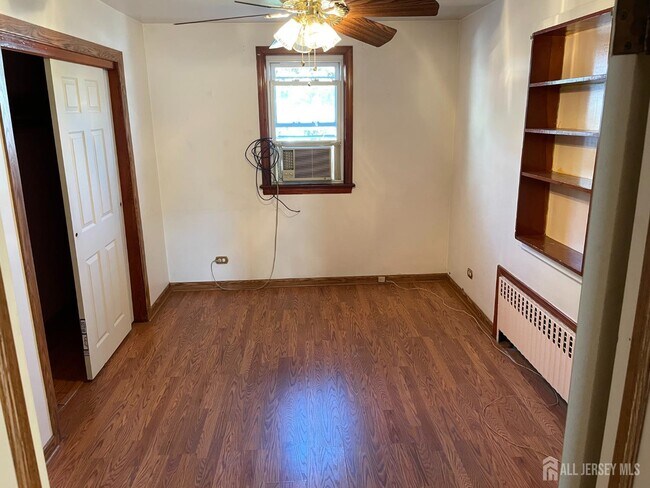 Photo - 215 Karsey St