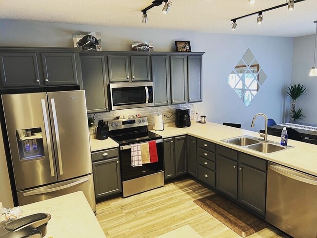 Photo - 7526 5th St N