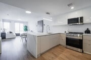 1.5BR, 1BA - 857SF - Kitchen