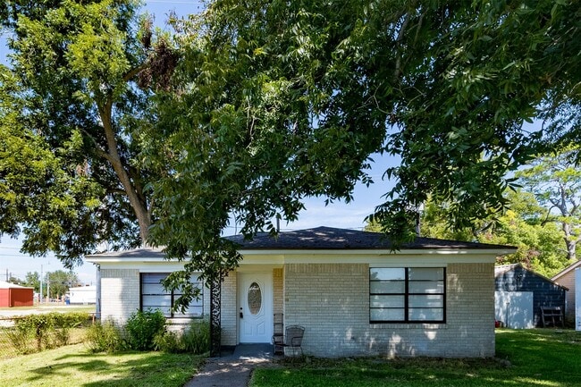 Building Photo - 7917 N Martin Luther King Ave