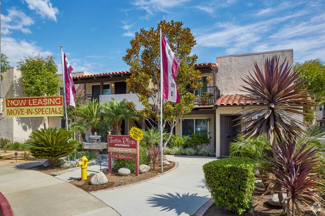 111 Tustin Plaza Apartments