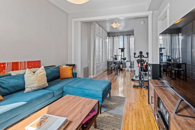 Building Photo - 2630 W Division St Rental
