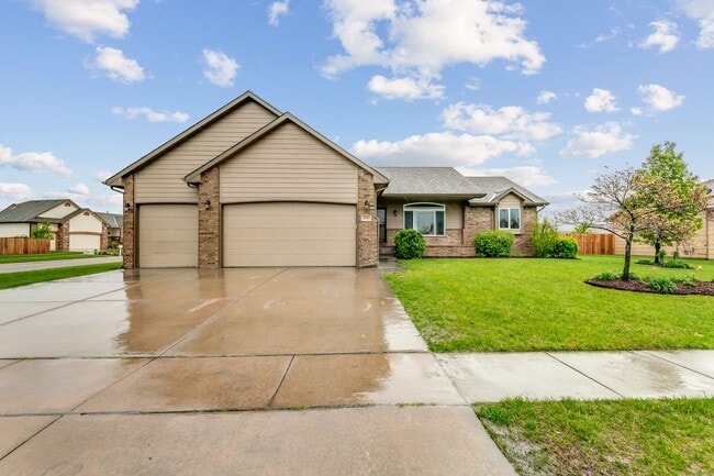 Building Photo - DERBY Schools!  Gorgeous home!