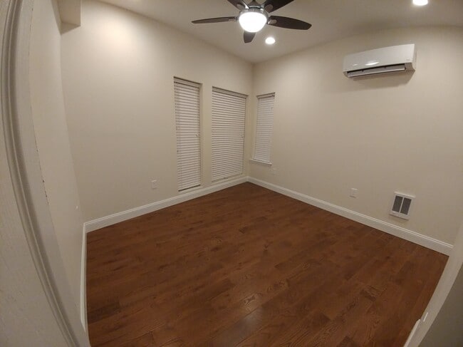 Spacious Bedroom - 520 N 15th St Unit #3