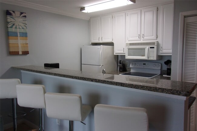 Photo - 9520 Seawall Blvd
