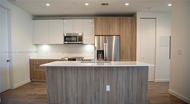 Photo - 529 SW 11th St Unit 203