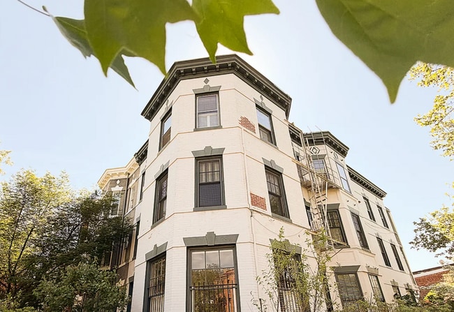 Building Photo - 101 7th St SE