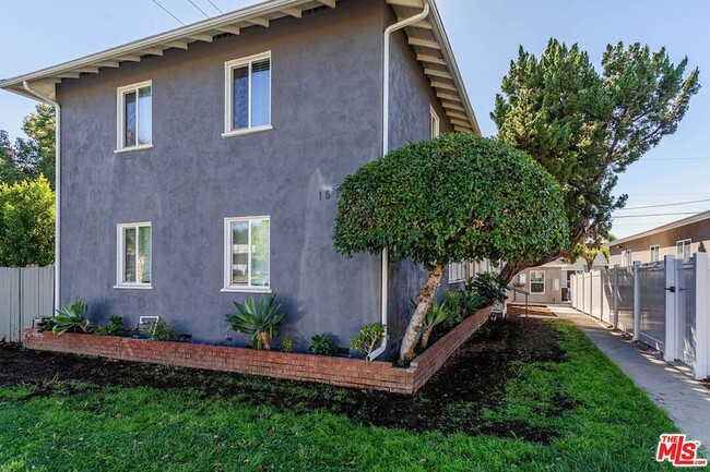 Photo - 1818 W Glenoaks Blvd