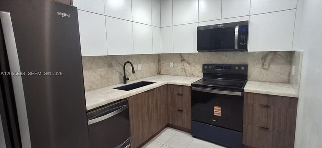 Building Photo - 901 Hillcrest Dr Unit 311