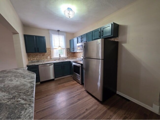 Photo - 424 W 8th St