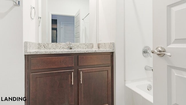 Photo - 702 US-80 Unidad 2905