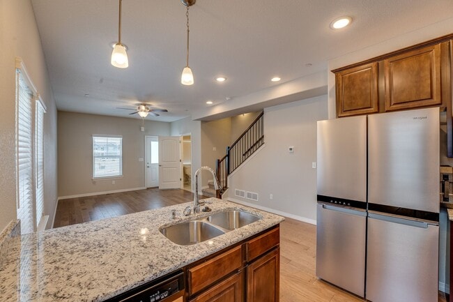 Building Photo - Stunning 3 Bedroom 2 Bathroom townhome in Fort Collins!