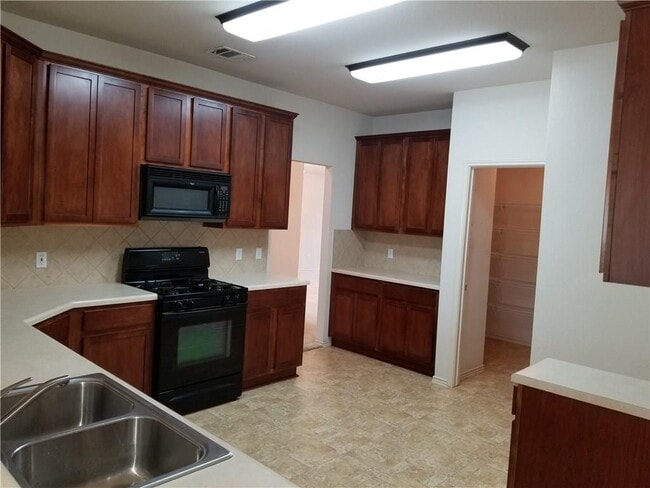 Photo - 1421 Sweet Leaf Ln