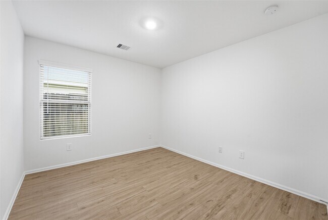 Photo - 213 Rustic Ridge Cir