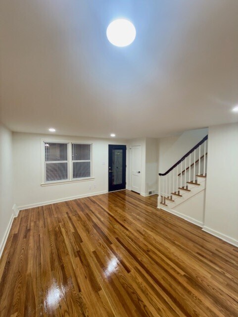 Photo - 352 S 25th St