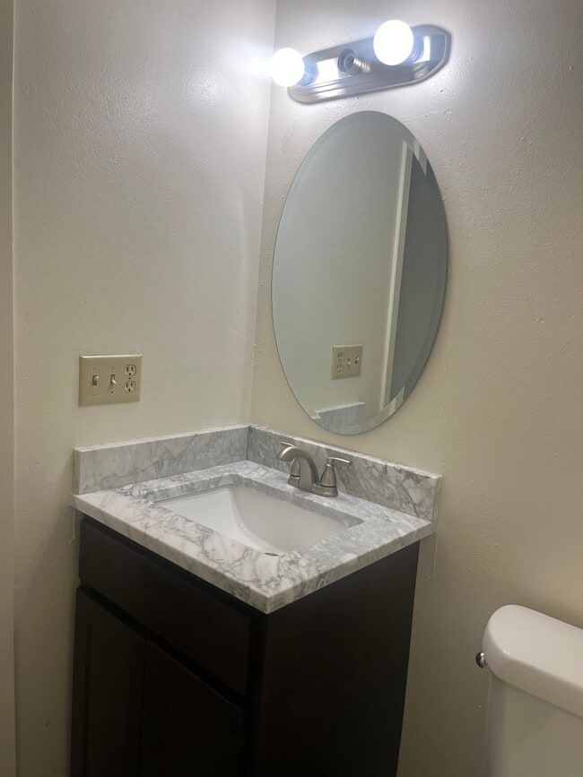 Photo - Large Three bedroom & 2 1/2 bath unit for rent for August move in!!