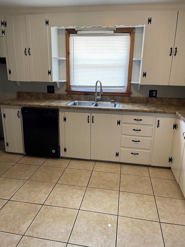 Photo - 3908 Yarbrough Ave