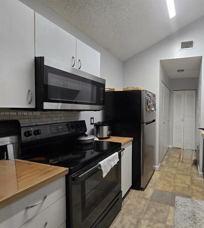 Photo - 10420 SW 158th Ct Unidad 304