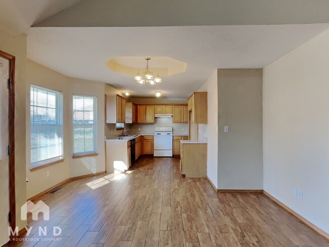 Photo - 701 N Pinewood Ave