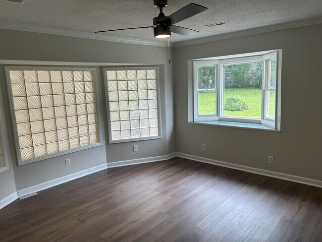 Photo - 2109 Villaret Dr SW