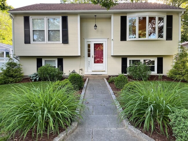 Building Photo - 331 Beachwood Dr