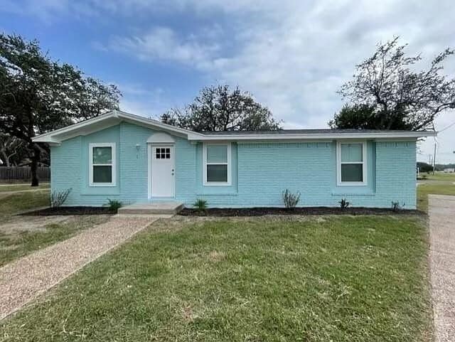 Building Photo - 1300 S Live Oak St Unit 7 Rental