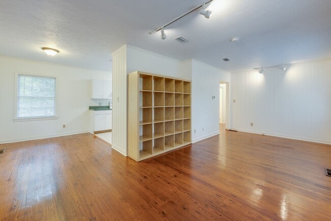 3 Bedroom, 2 Bath Home Available 10/1/2025... - 3 Bedroom, 2 Bath Home Available 10/1/2025...