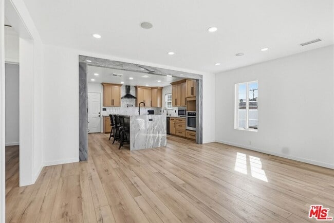 2200 Easy Ave