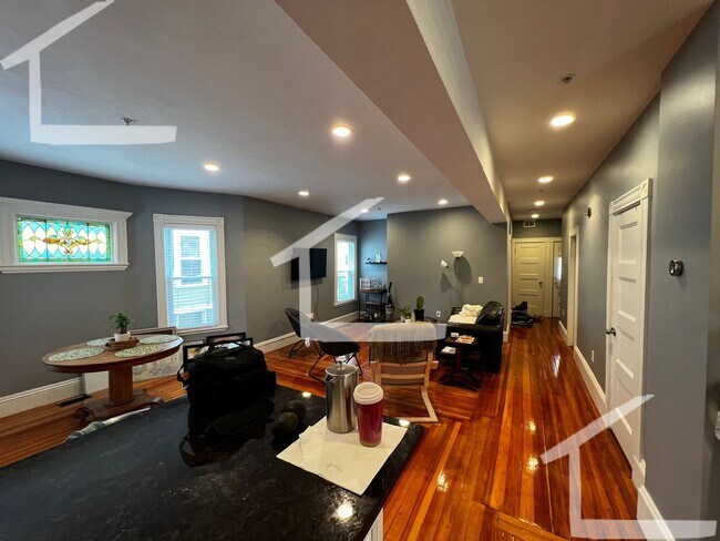 Photo - Nice 3 bed in Dorchester