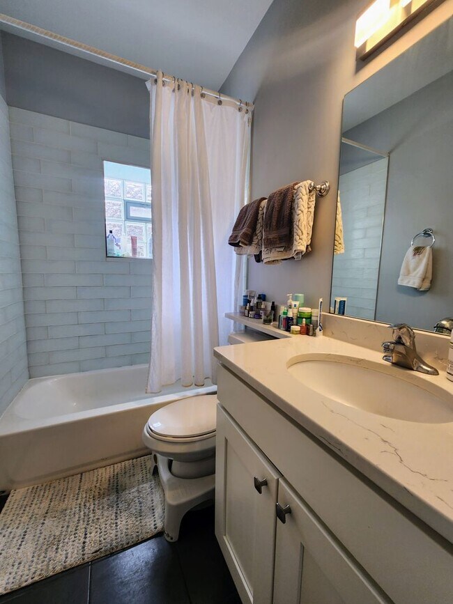 Photo - Luxury 4 bedroom duplex in East Lakeview Unidad 717 - 1R